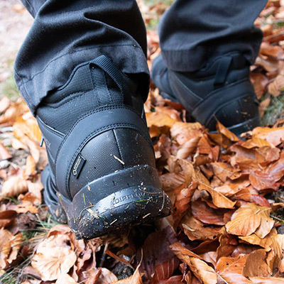 Randonner les pieds au sec avec les Adidas TerreX AX2R Mid Gore-Tex